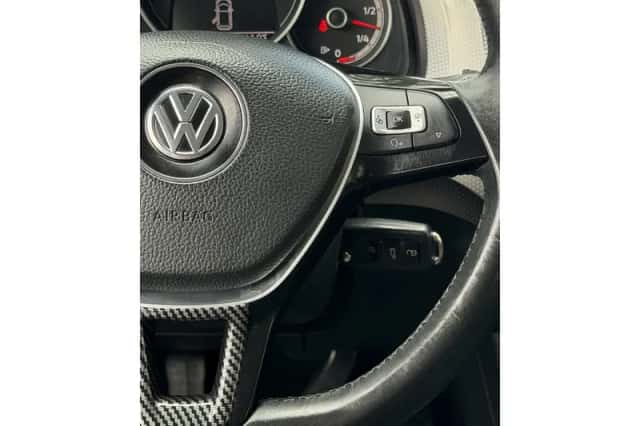 Volkswagen Up! (2018) thumbnail 32