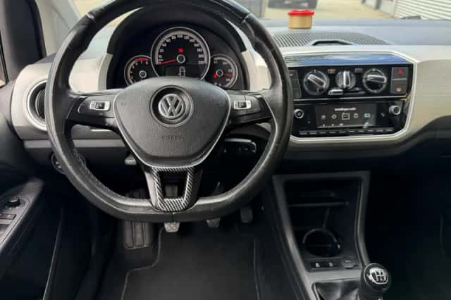 Volkswagen Up! (2018) thumbnail 33