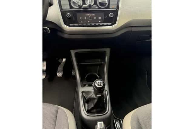 Volkswagen Up! (2018) thumbnail 36