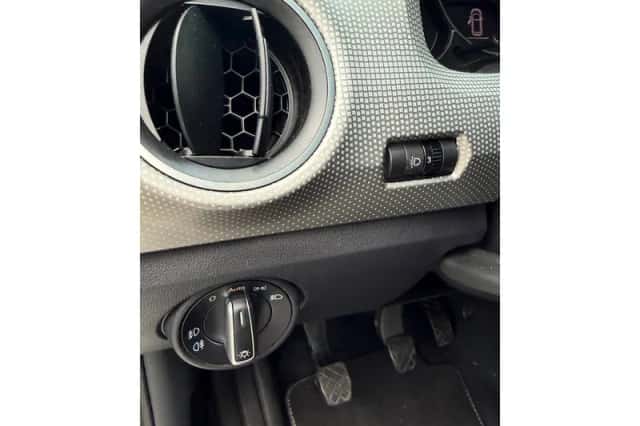 Volkswagen Up! (2018) thumbnail 39