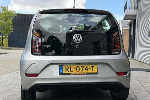 Volkswagen Up! (2018) thumbnail 8