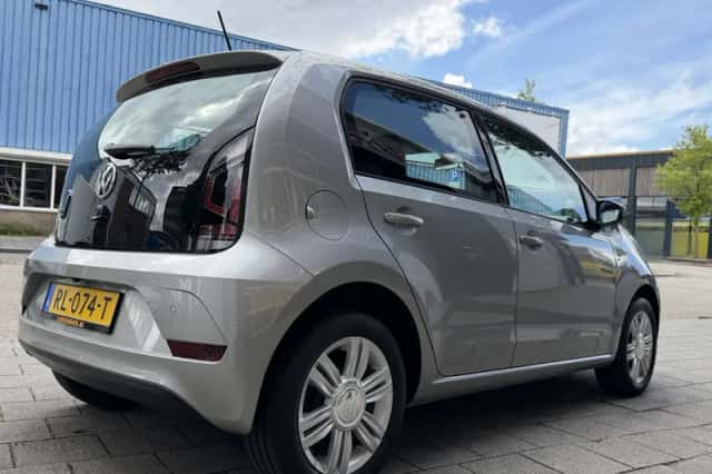 Volkswagen Up! (2018) thumbnail 9