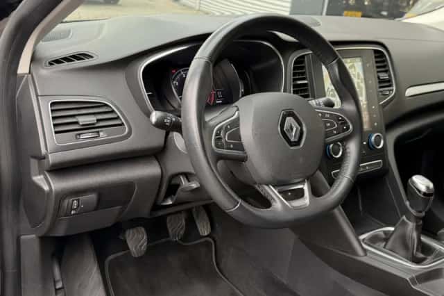 Renault Mégane (2019) thumbnail 2