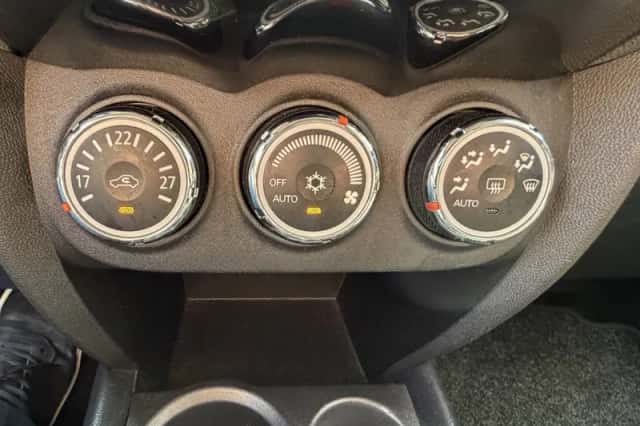 Mitsubishi ASX (2015) thumbnail 38