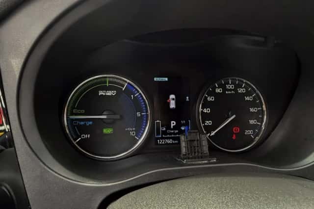 Mitsubishi Outlander (2020) thumbnail 3