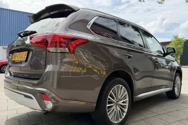 Mitsubishi Outlander (2020) thumbnail 4
