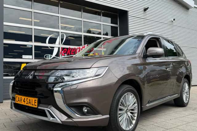 Mitsubishi Outlander (2020) thumbnail 6
