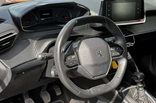 Peugeot 2008 (2020) thumbnail 2