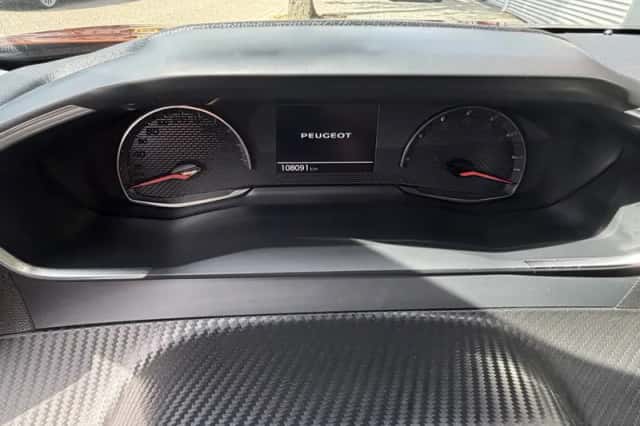 Peugeot 2008 (2020) thumbnail 3