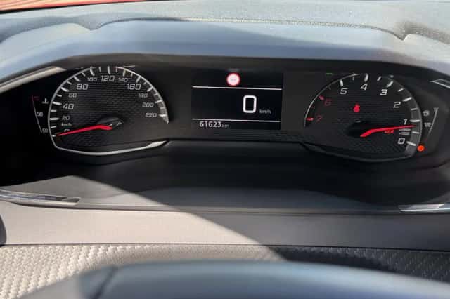 Peugeot 208 (2022) thumbnail 3