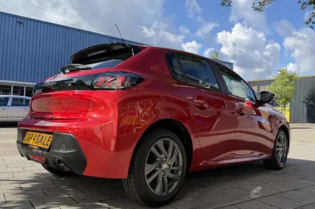 Peugeot 208 (2022) thumbnail 5
