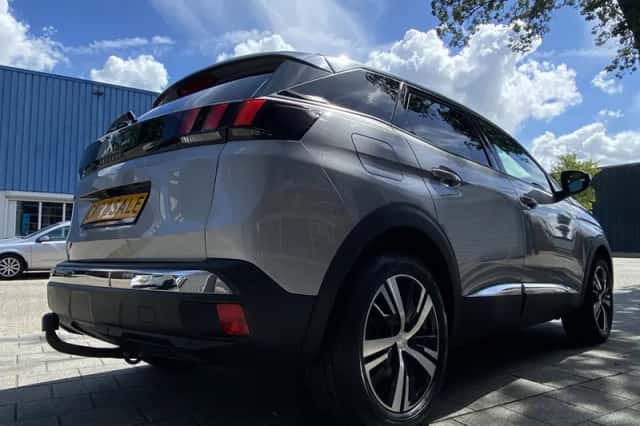 Peugeot 3008 (2020) thumbnail 4