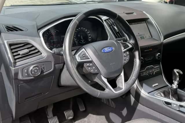 Ford Galaxy (2019) thumbnail 2