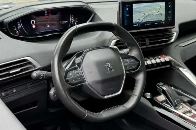 Peugeot 3008 (2022) thumbnail 2