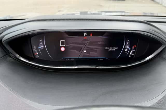 Peugeot 3008 (2022) thumbnail 3