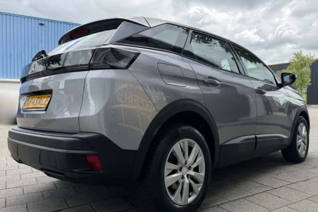 Peugeot 3008 (2022) thumbnail 4