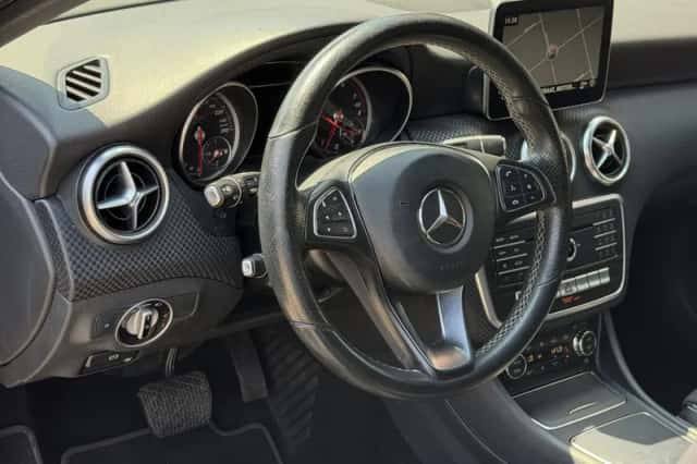 Mercedes-Benz A-Klasse (2017) thumbnail 2