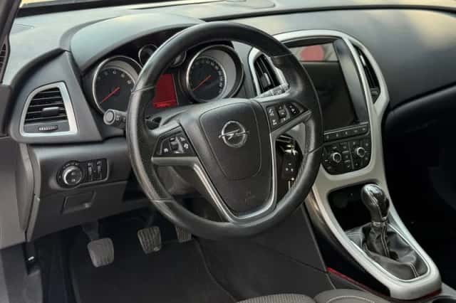 Opel Astra (2012) thumbnail 2