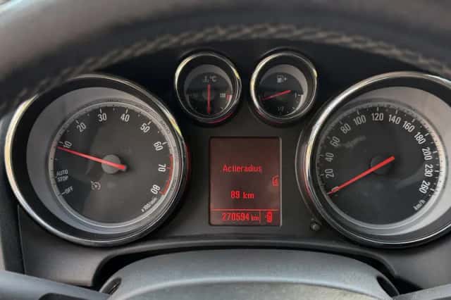 Opel Astra (2012) thumbnail 3