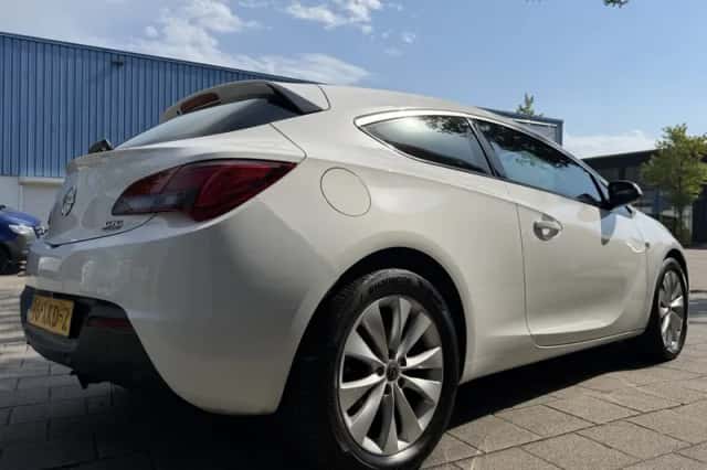 Opel Astra (2012) thumbnail 5