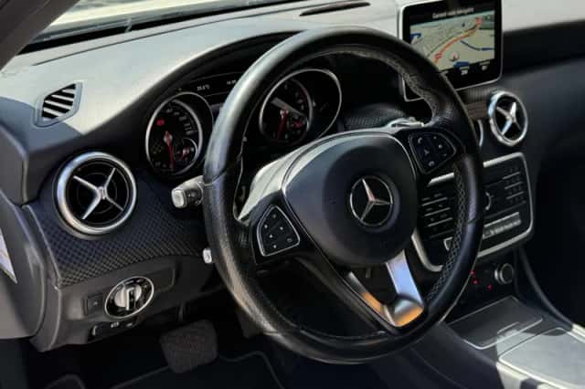 Mercedes-Benz A-Klasse (2016) thumbnail 2