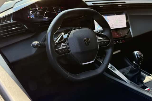 Peugeot 308 (2024) thumbnail 2