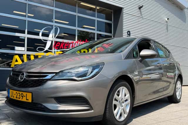 Opel Astra (2016) thumbnail 1