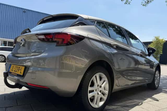 Opel Astra (2016) thumbnail 4