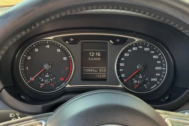 Audi A1 (2012) thumbnail 3