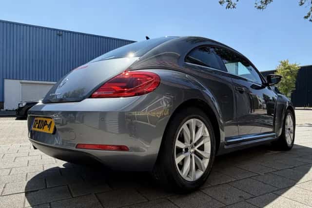 Volkswagen Beetle (2012) thumbnail 4