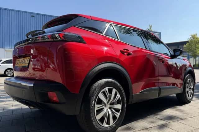 Peugeot 2008 (2021) thumbnail 5