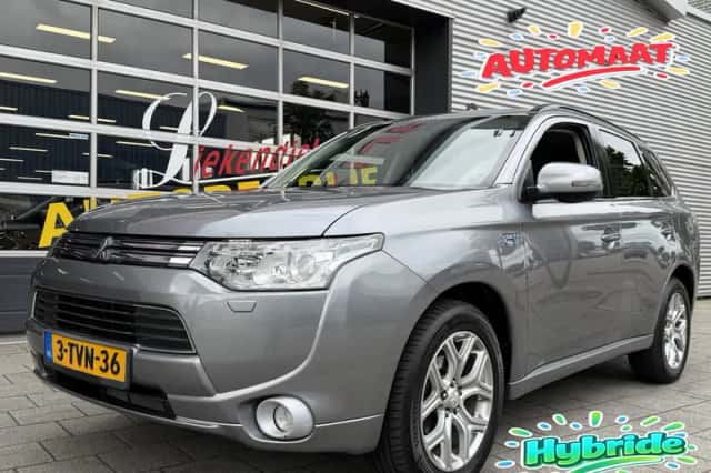Mitsubishi Outlander (2014) thumbnail 1