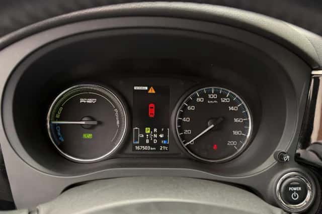 Mitsubishi Outlander (2014) thumbnail 3