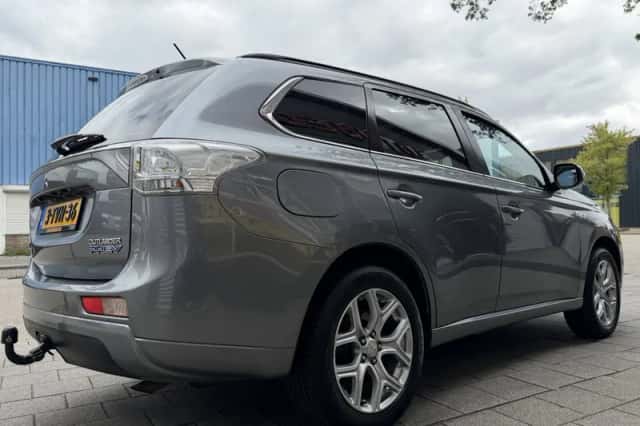 Mitsubishi Outlander (2014) thumbnail 4