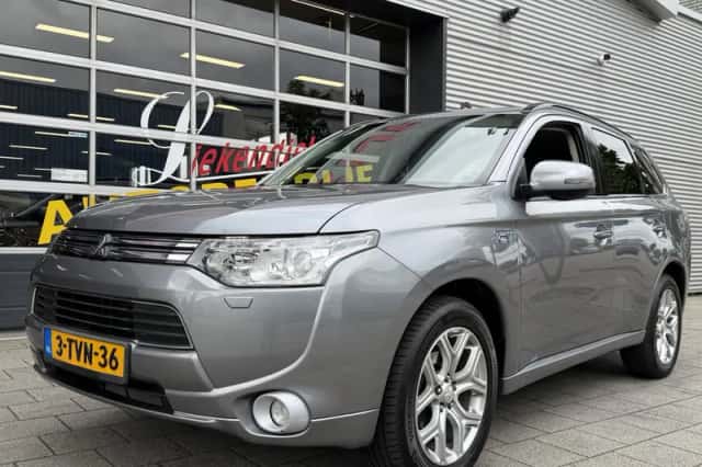 Mitsubishi Outlander (2014) thumbnail 6