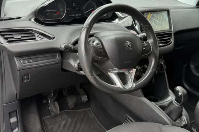 Peugeot 208 (2016) thumbnail 2