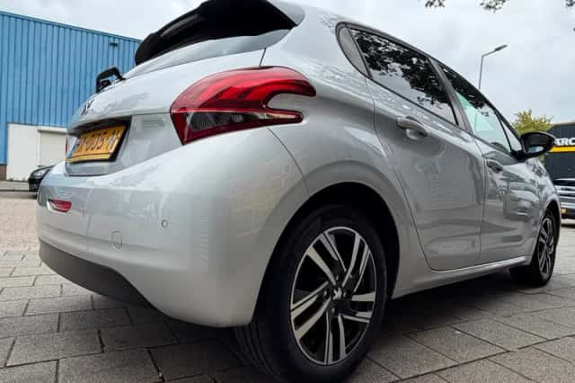 Peugeot 208 (2016) thumbnail 4