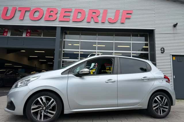 Peugeot 208 (2016) thumbnail 6