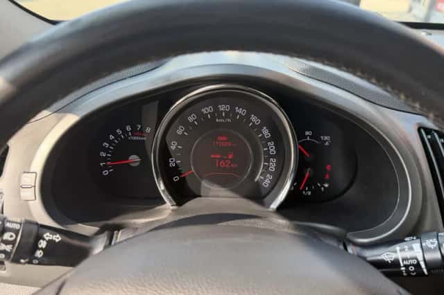 Kia Sportage (2011) thumbnail 3