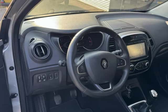 Renault Captur (2019) thumbnail 2