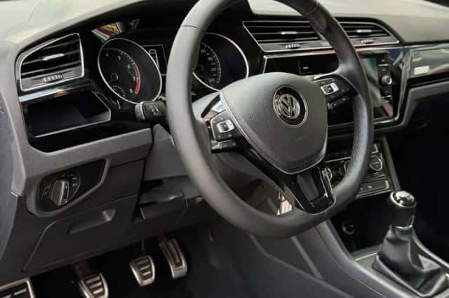 Volkswagen Touran (2018) thumbnail 2