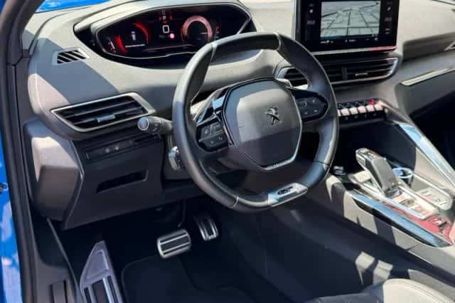 Peugeot 3008 (2023) thumbnail 2