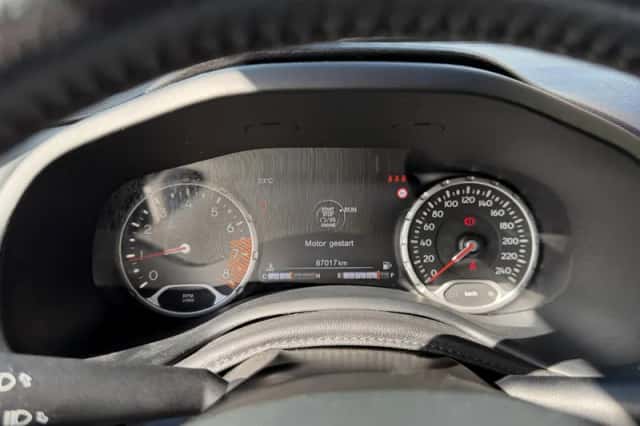 Jeep Renegade (2019) thumbnail 3