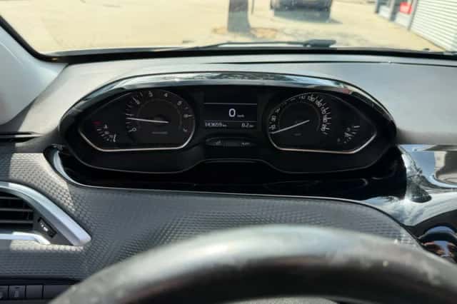 Peugeot 2008 (2015) thumbnail 3