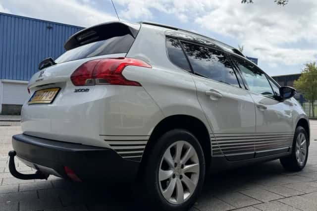 Peugeot 2008 (2015) thumbnail 4