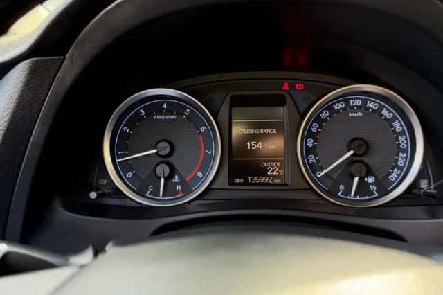 Toyota Auris (2014) thumbnail 3
