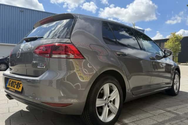 Volkswagen Golf (2015) thumbnail 4