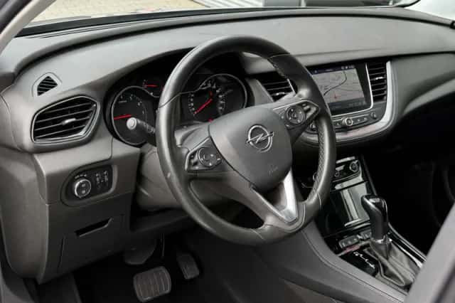 Opel Grandland X (2018) thumbnail 2