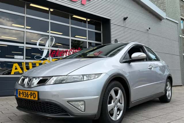 Honda Civic (2010) thumbnail 1