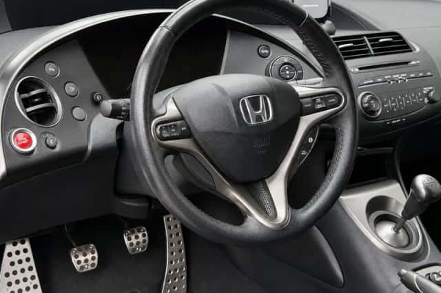 Honda Civic (2010) thumbnail 2